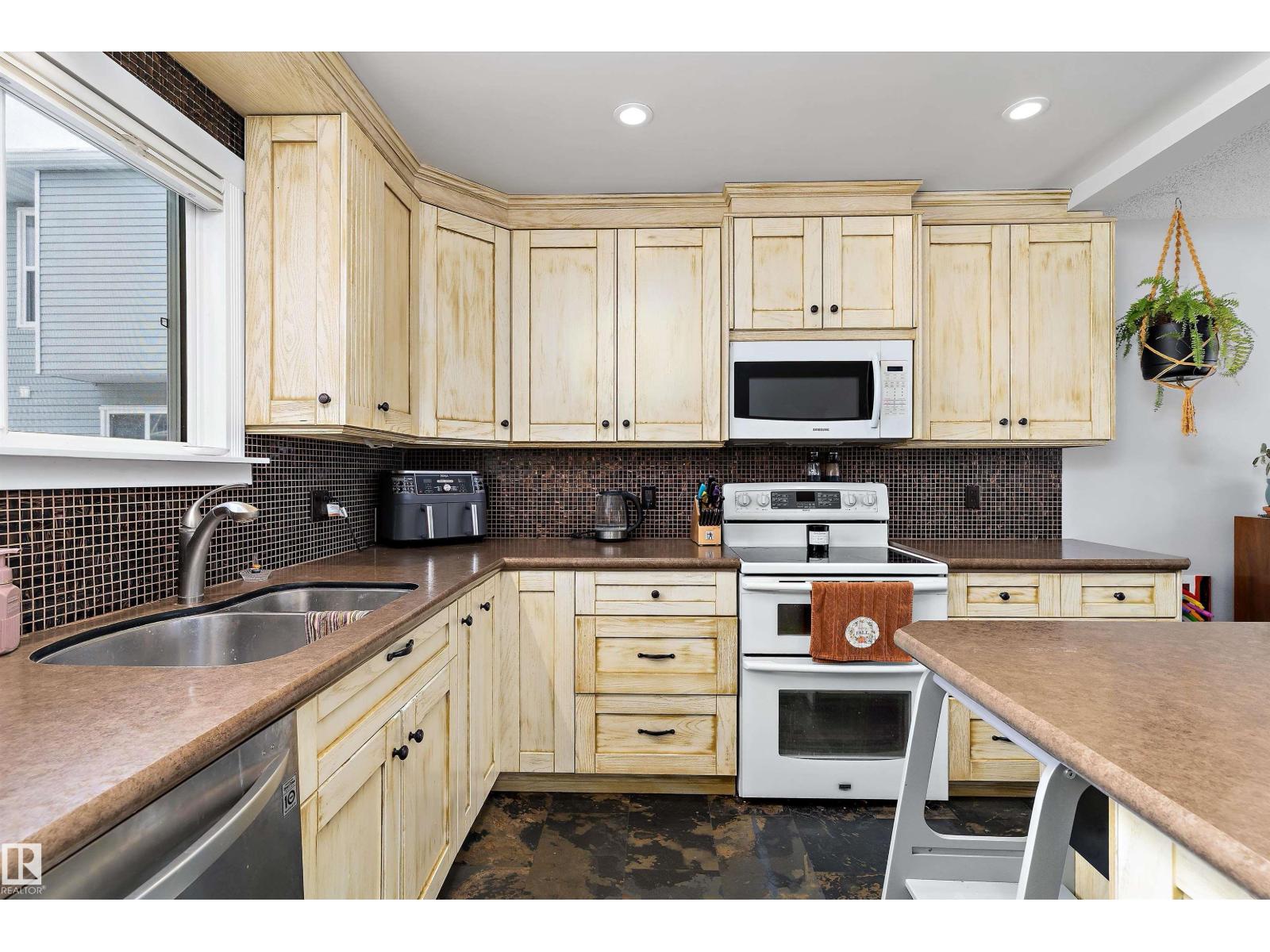#9 4403 RIVERBEND RD NW