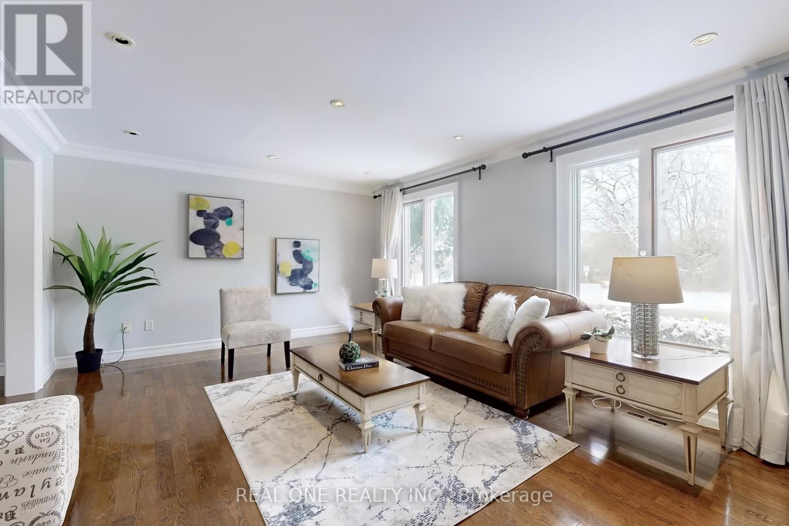 27 AITKEN CIRCLE
