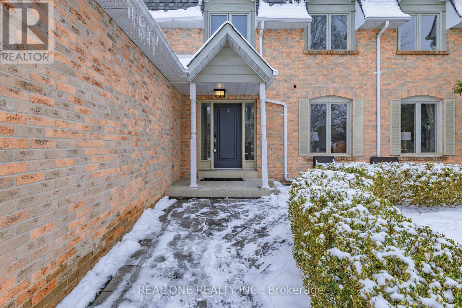 27 AITKEN CIRCLE