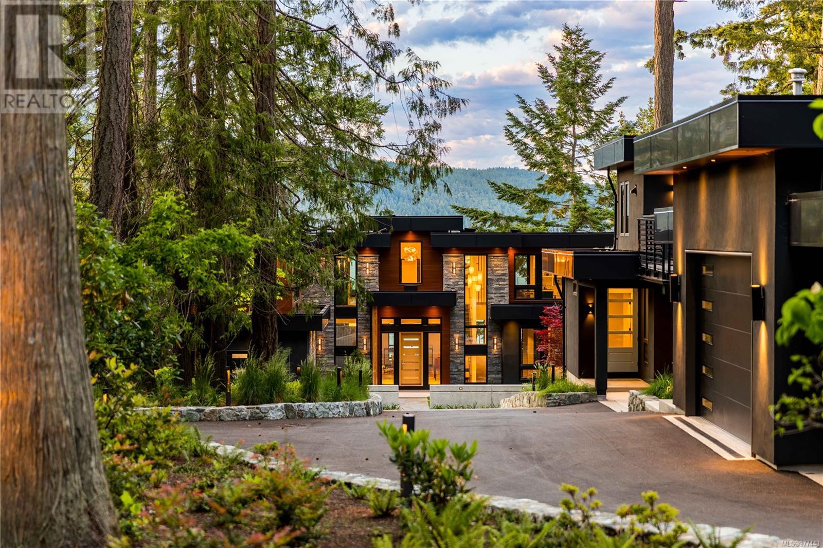 848 Lands End Rd