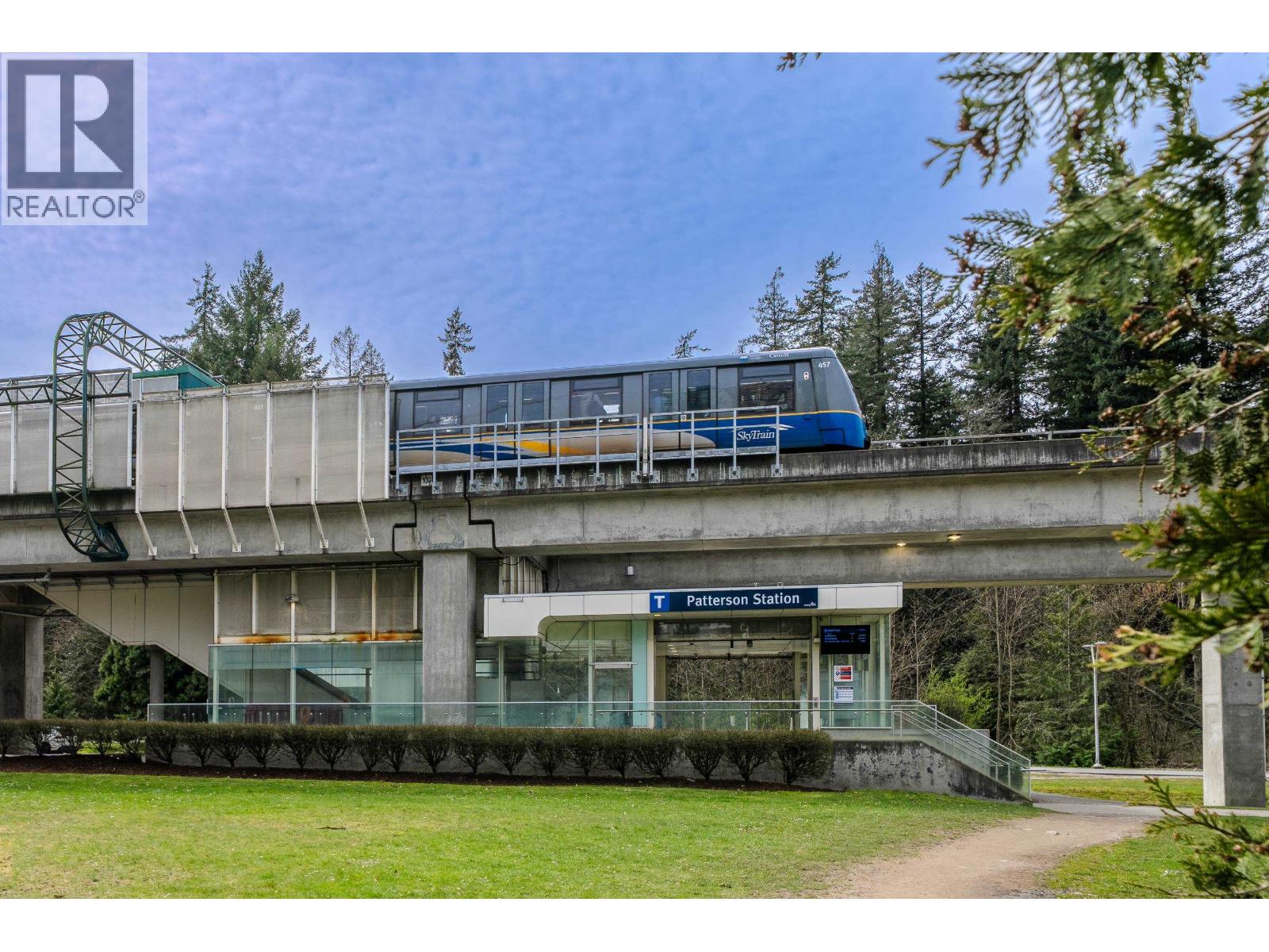 215 5932 PATTERSON AVENUE