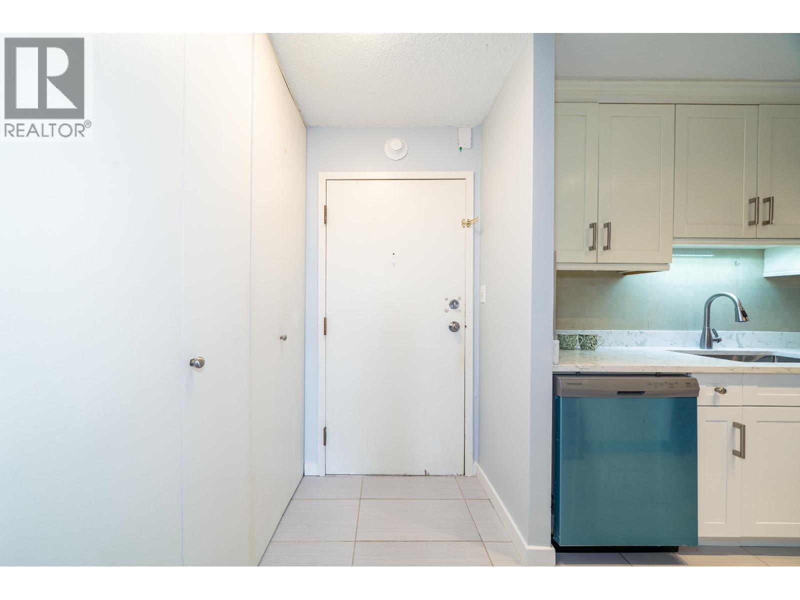 215 5932 PATTERSON AVENUE