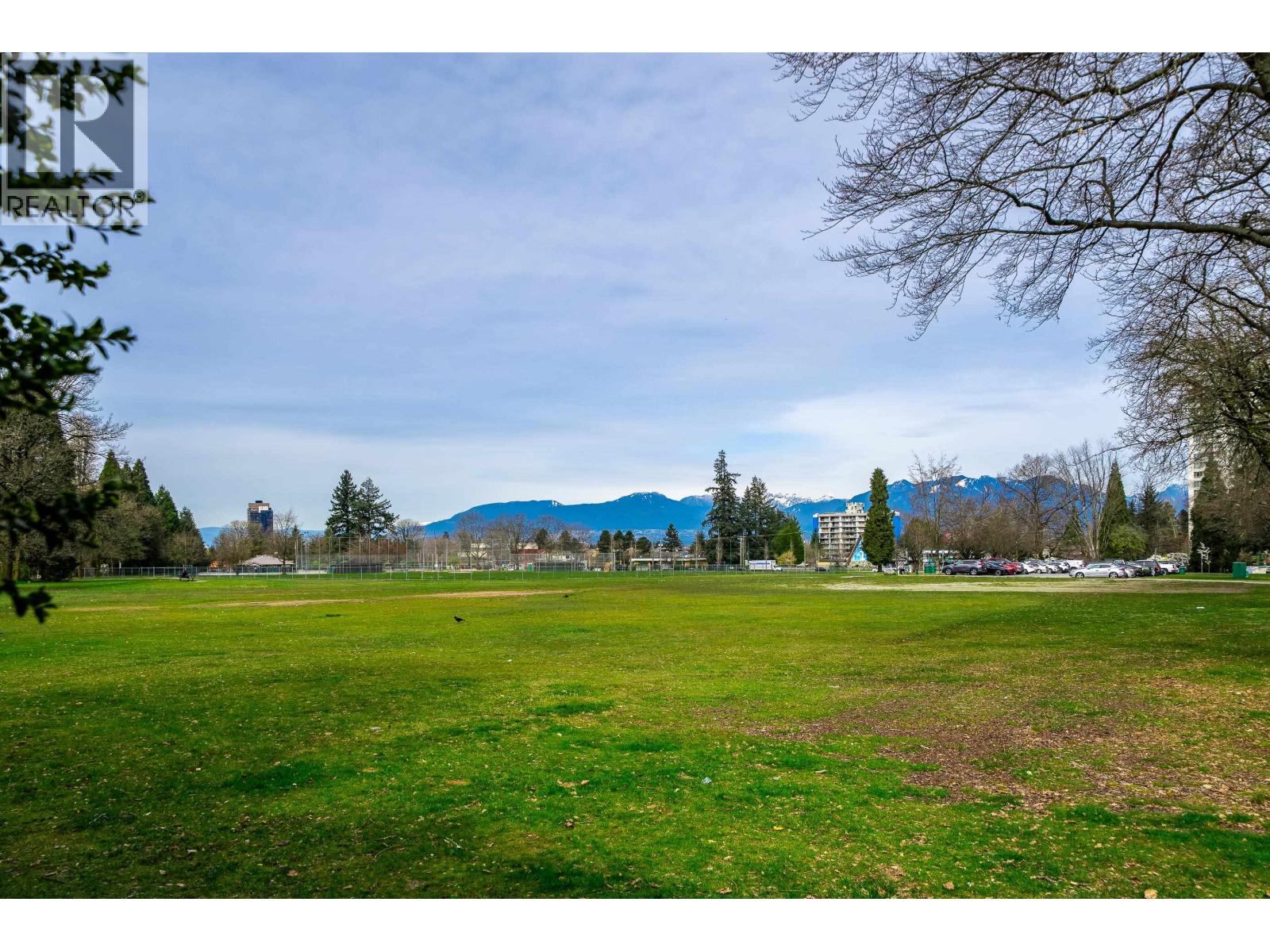 215 5932 PATTERSON AVENUE