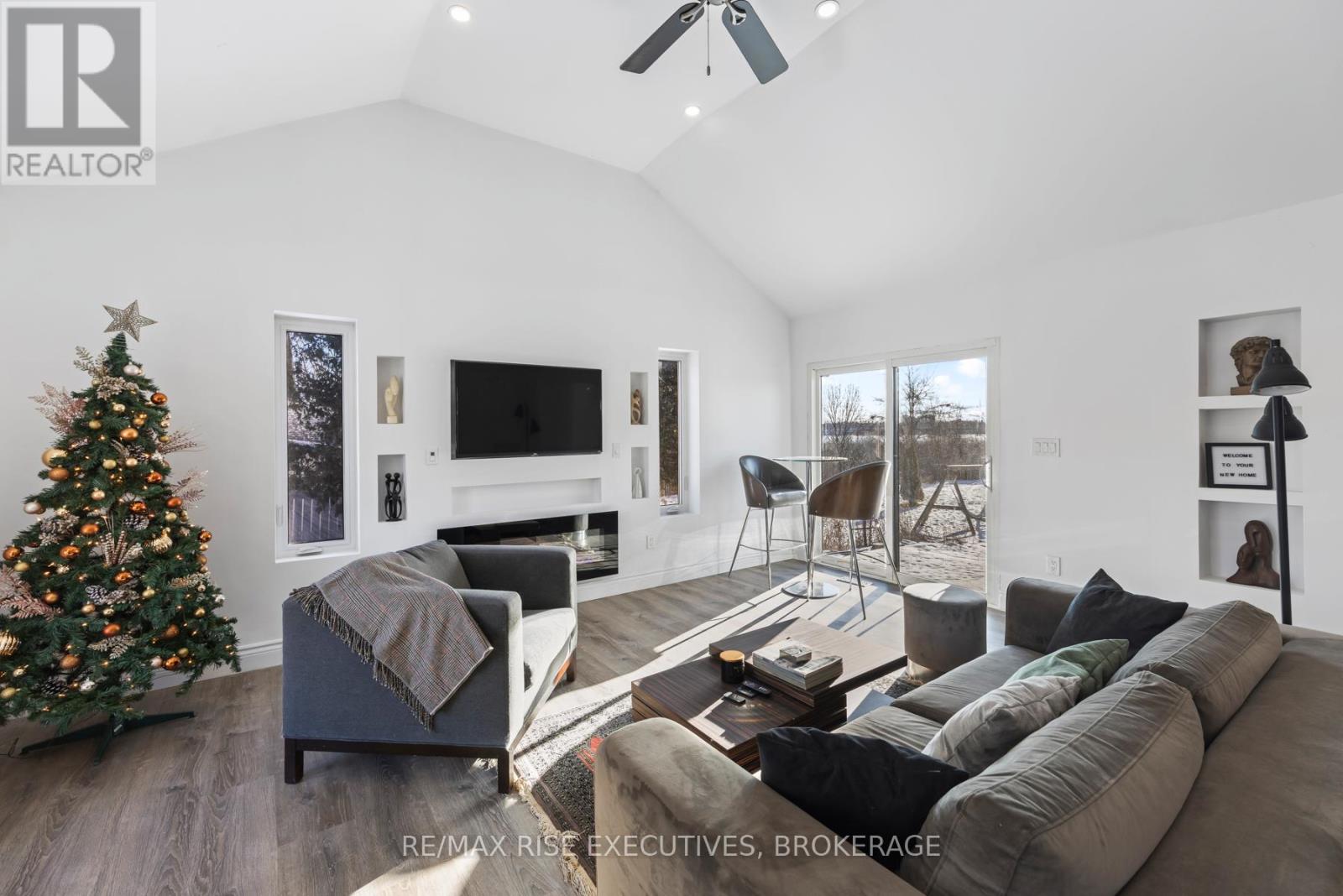 10 GREER STREET