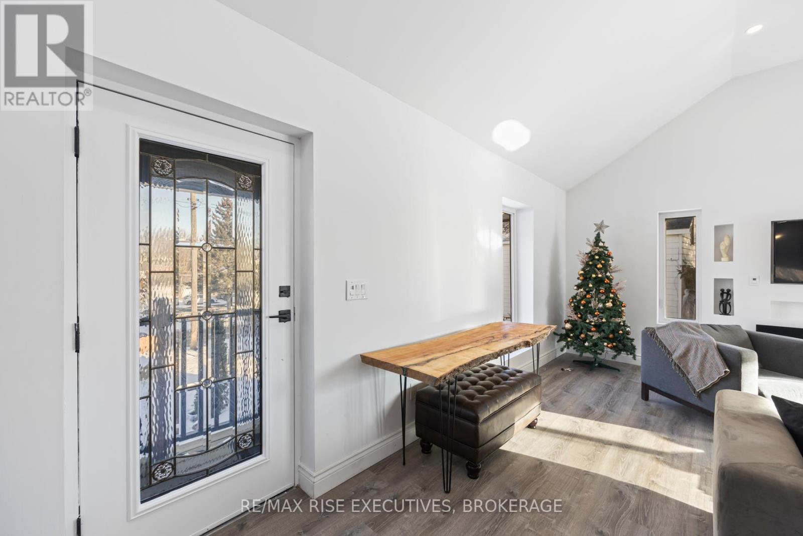 10 GREER STREET