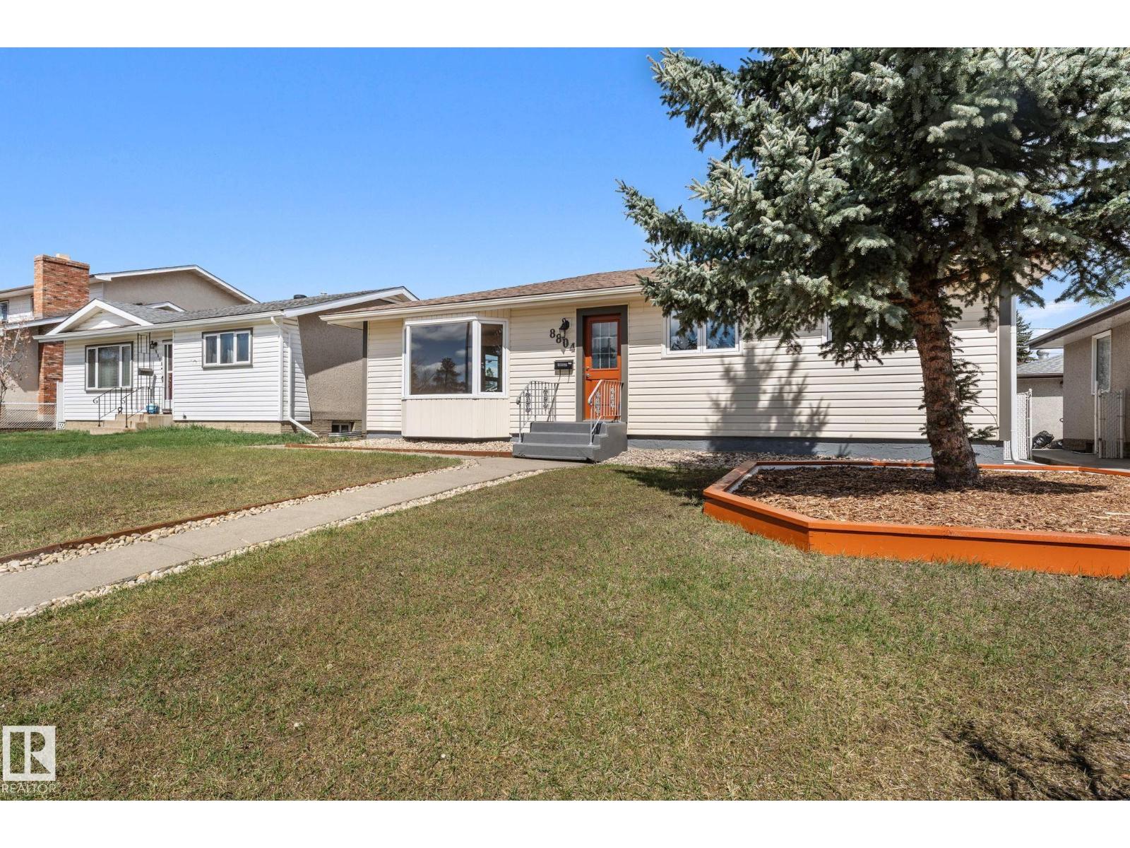 8804 135 AV NW