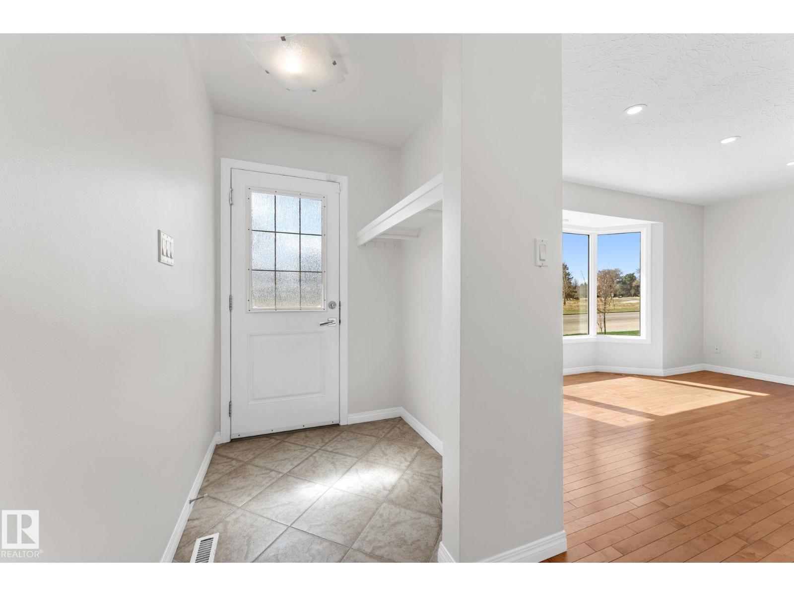8804 135 AV NW