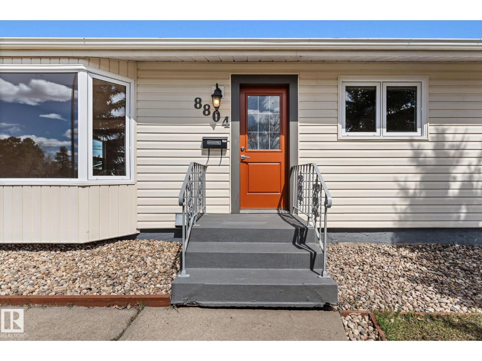 8804 135 AV NW