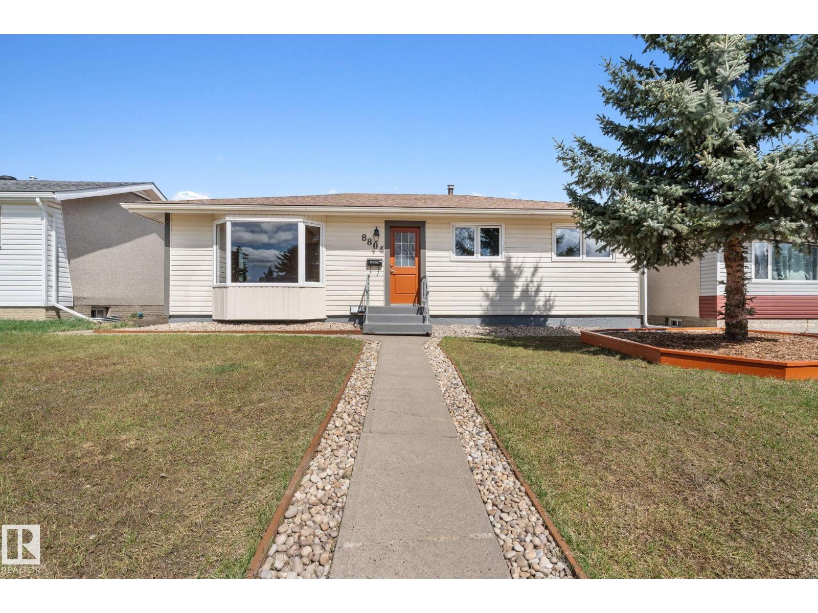 8804 135 AV NW