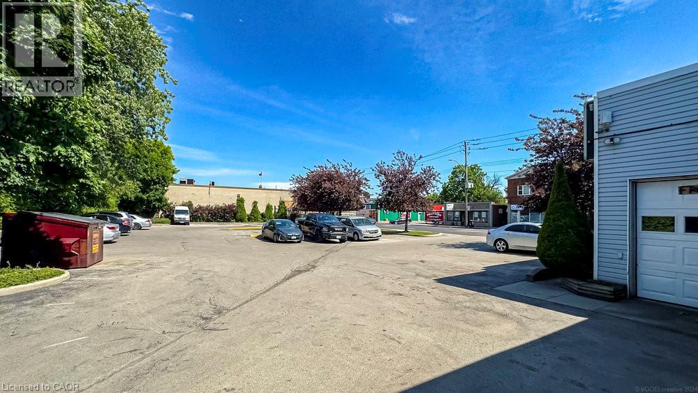 1325 BARTON Street E