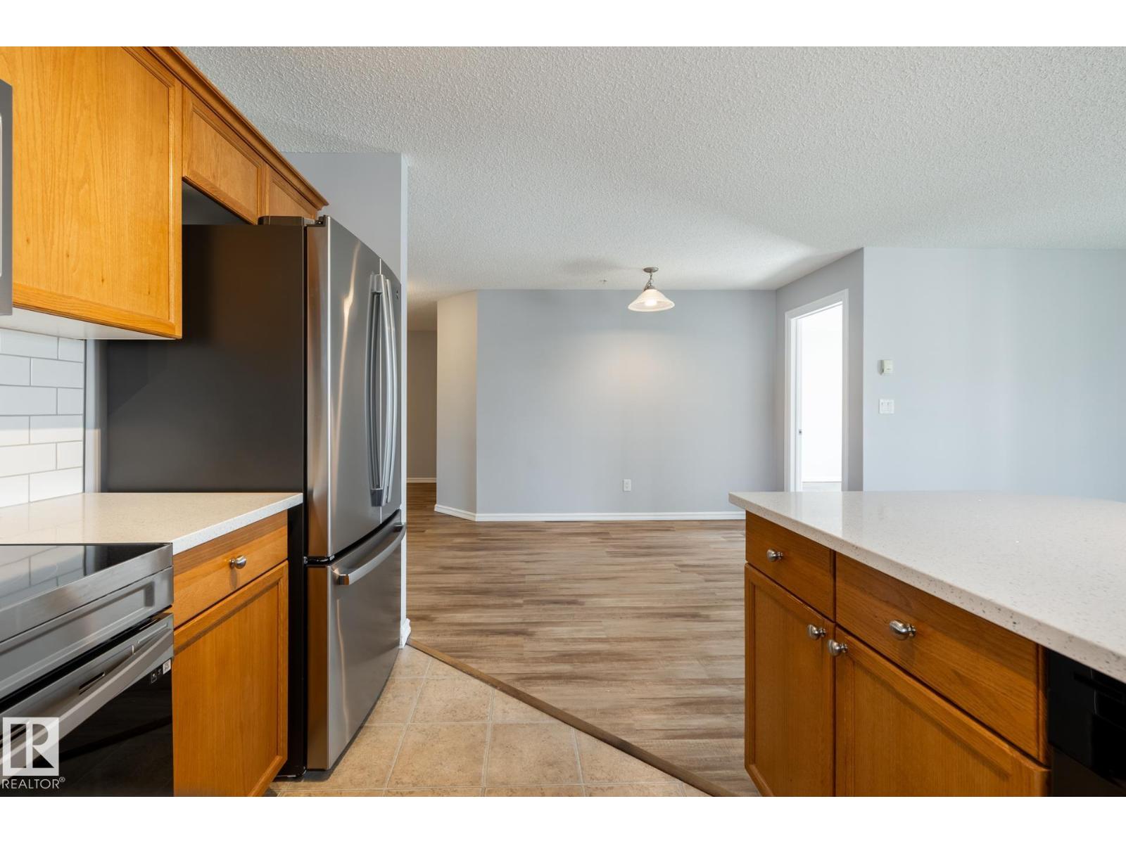 #201 4407 23 ST NW