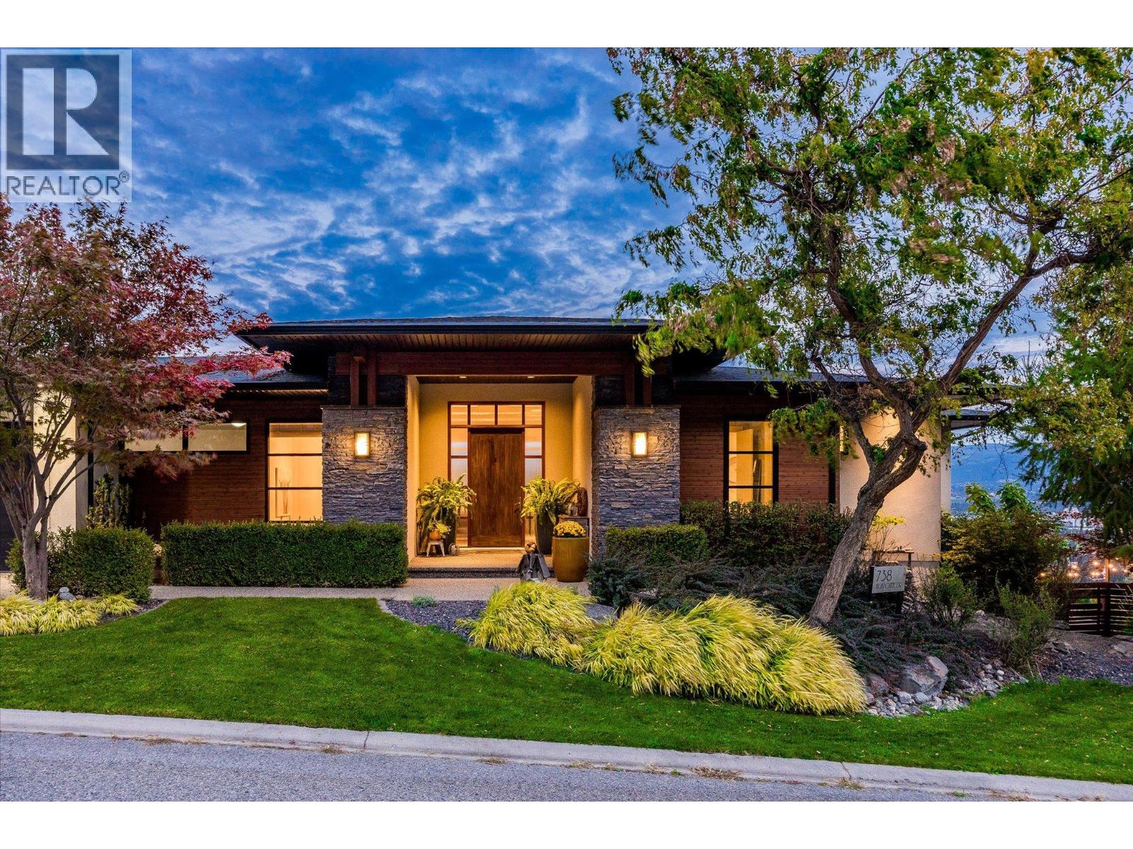 738 Highpointe Drive