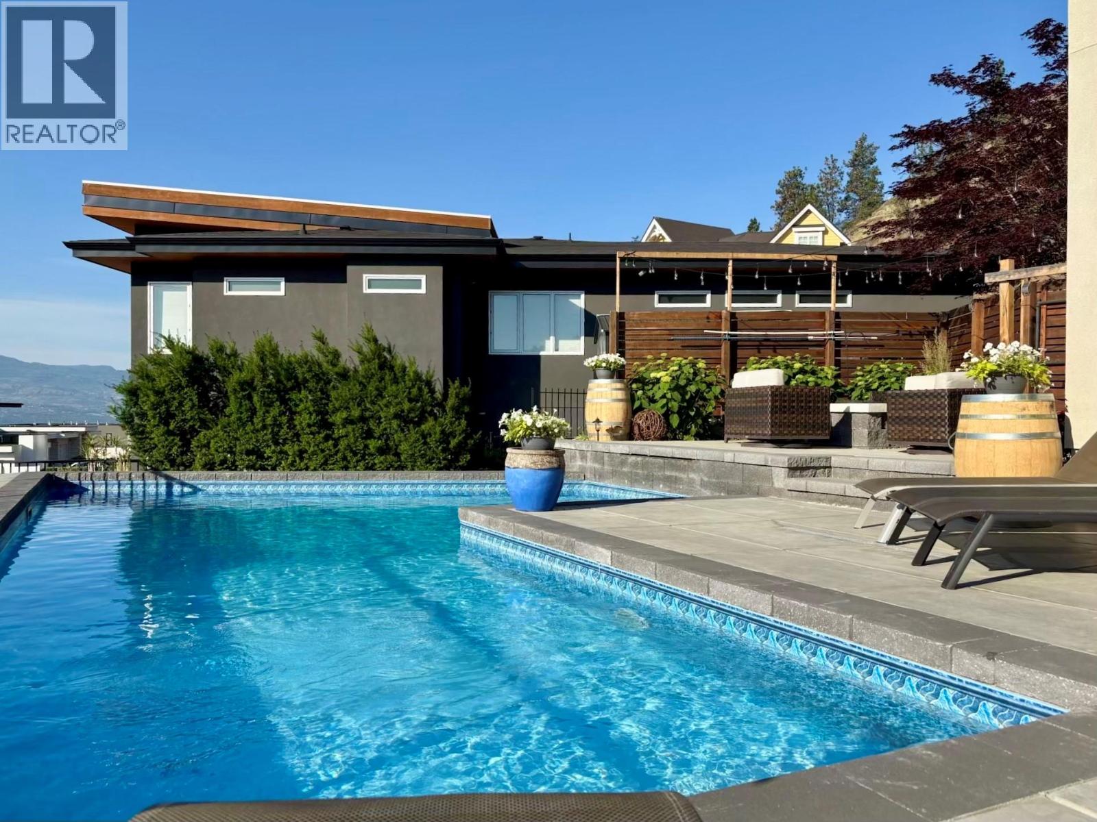 738 Highpointe Drive