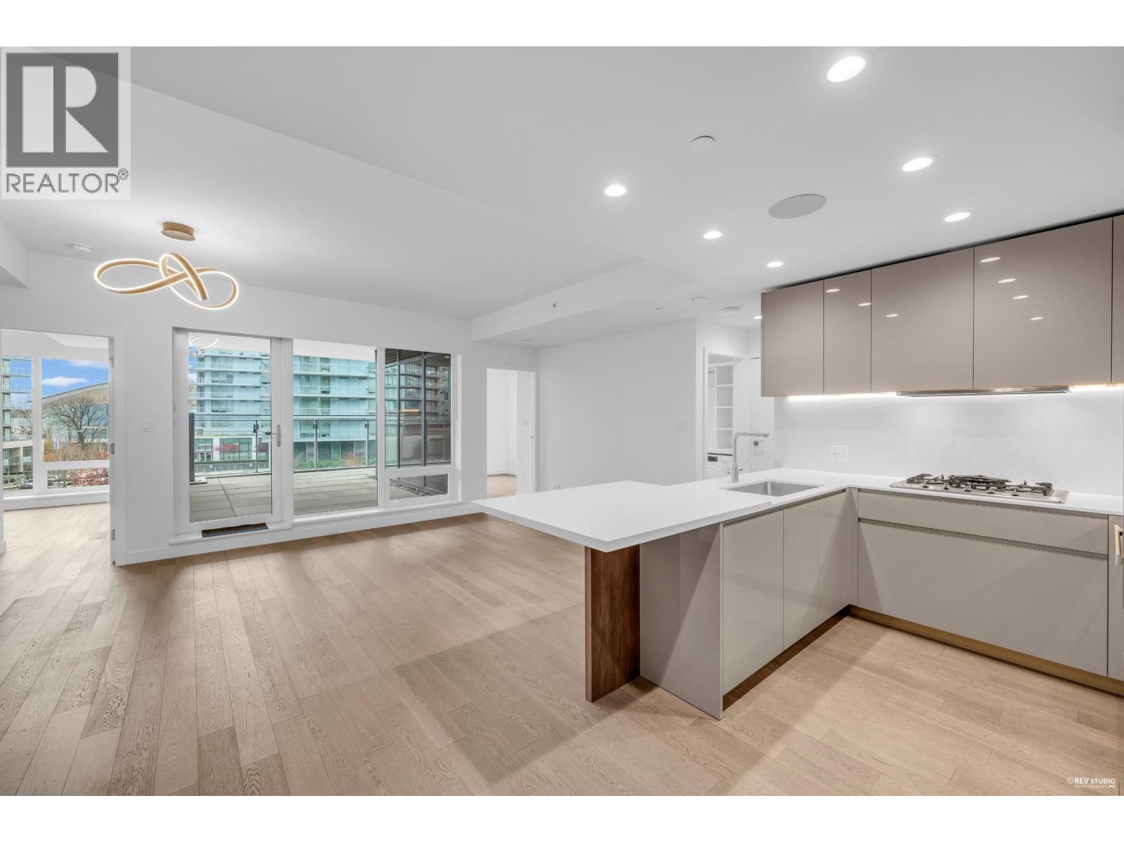 313 6811 PEARSON WAY