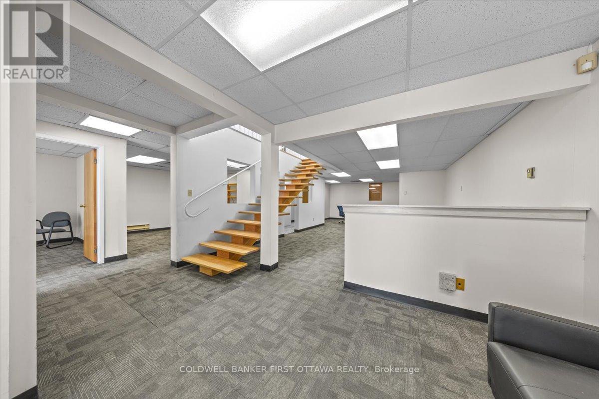 18 - 77 AURIGA DRIVE