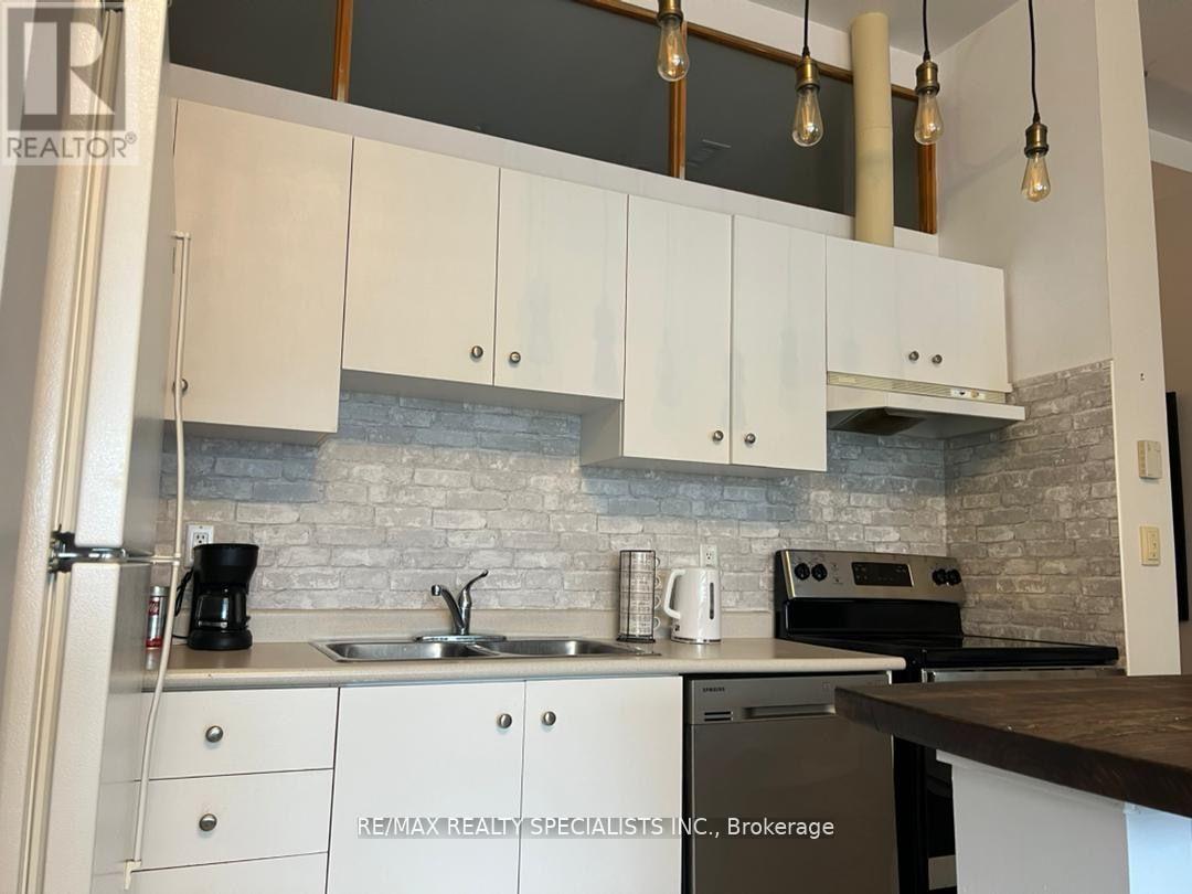 519 - 700 KING STREET W