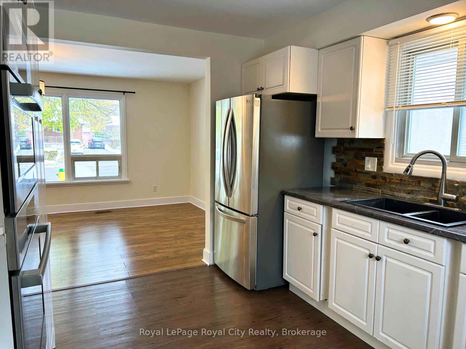 UPPER - 182 METCALFE STREET