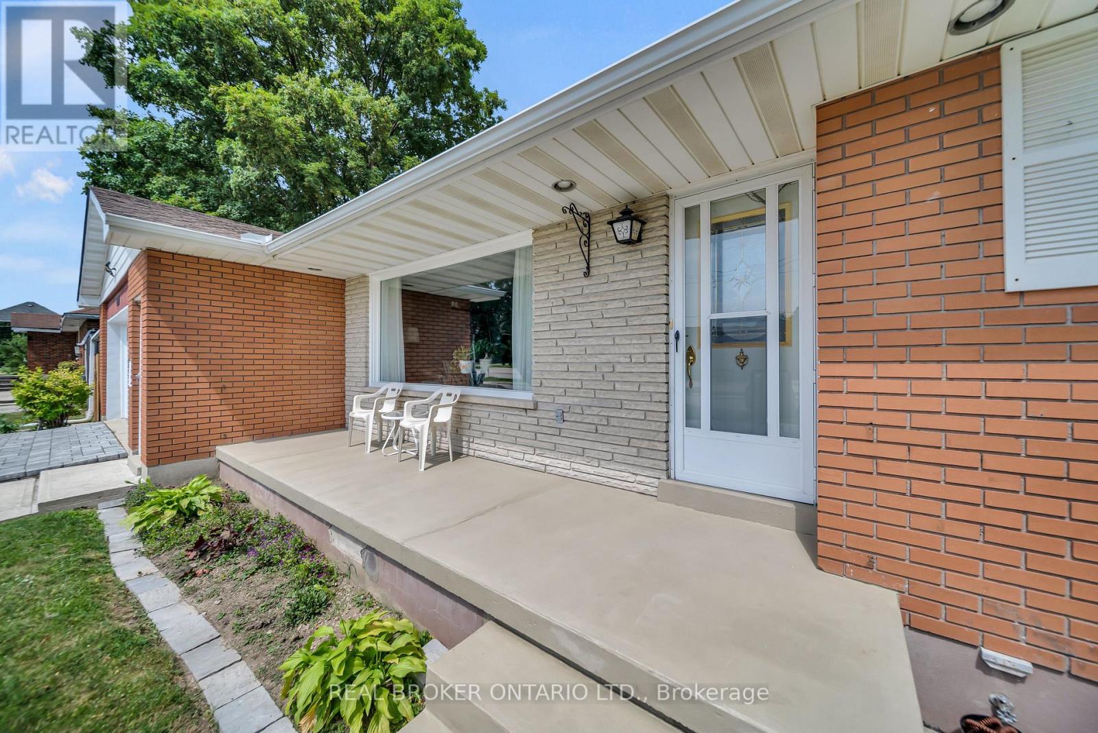 490 SADDLER STREET E