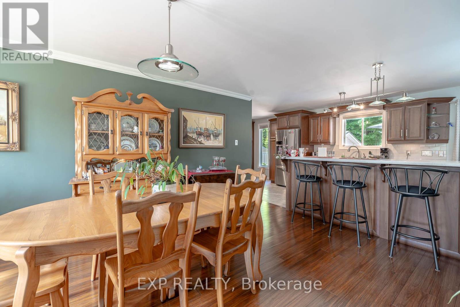 10 KATHRYN CRESCENT