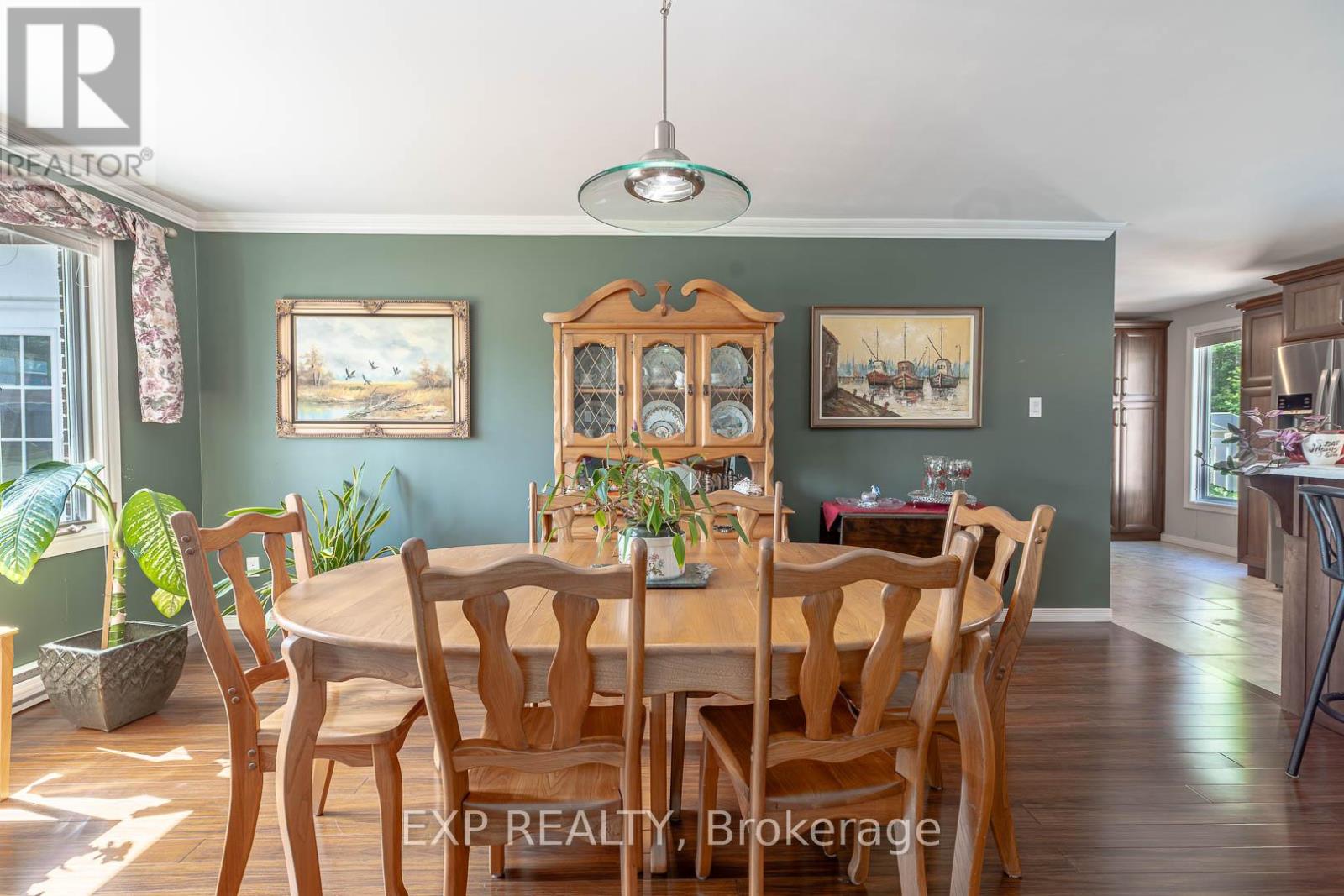 10 KATHRYN CRESCENT