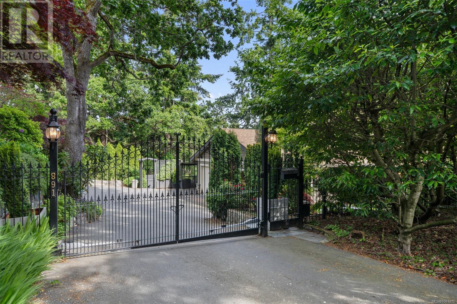 891 Royal Oak Dr