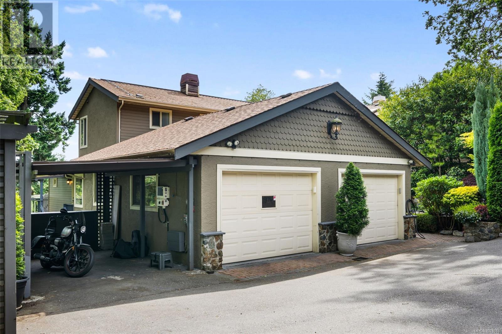891 Royal Oak Dr
