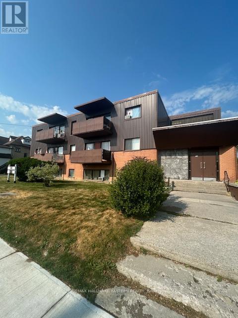 155 LINDSAY STREET S