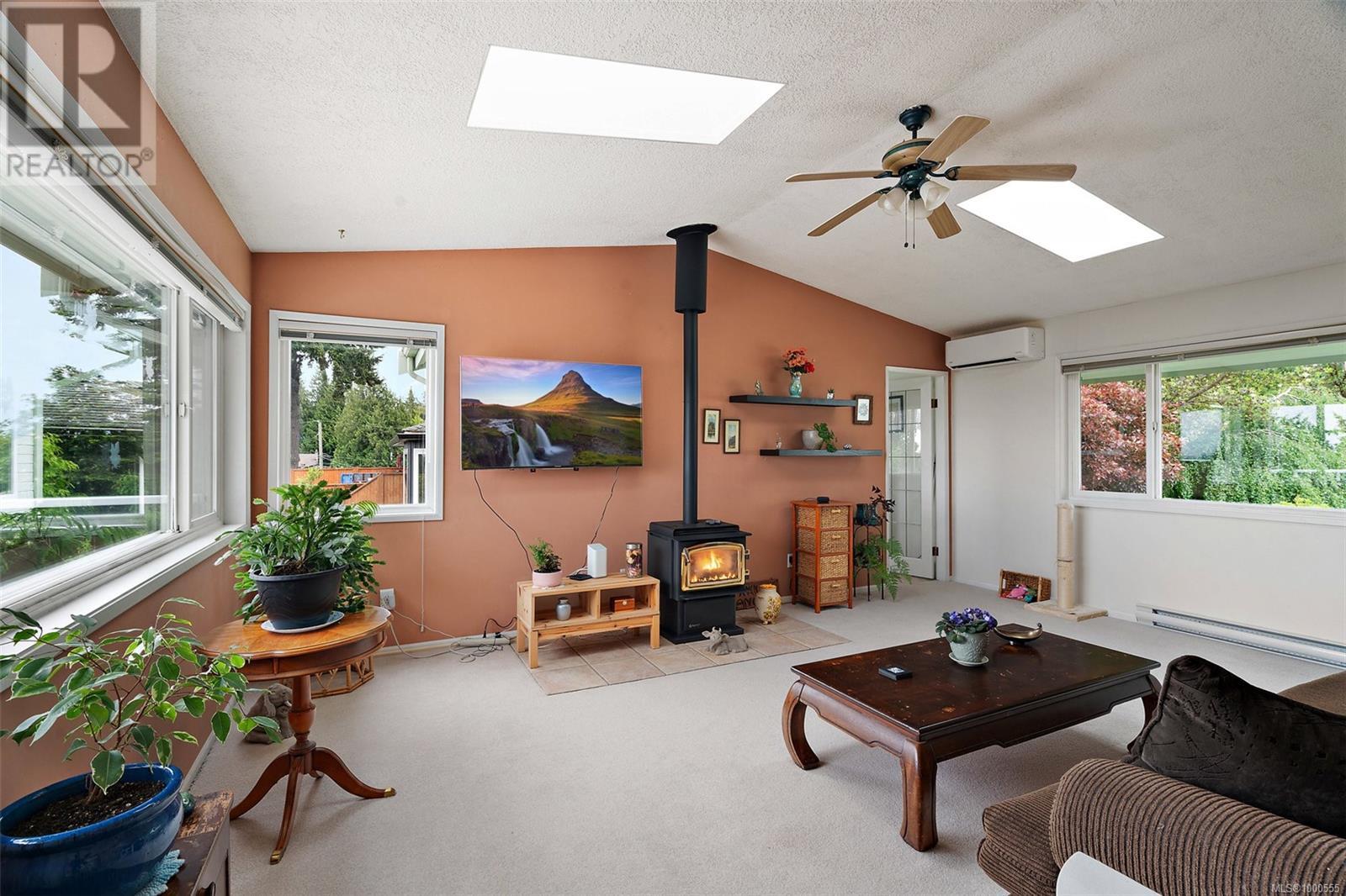 3387 Mary Anne Cres