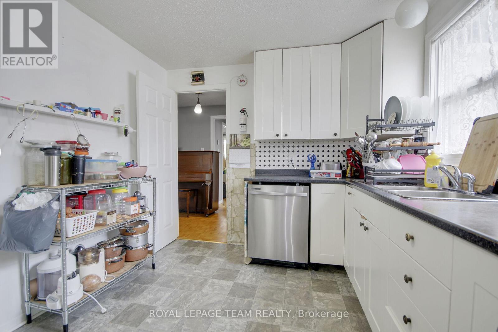 52 BOWHILL AVENUE