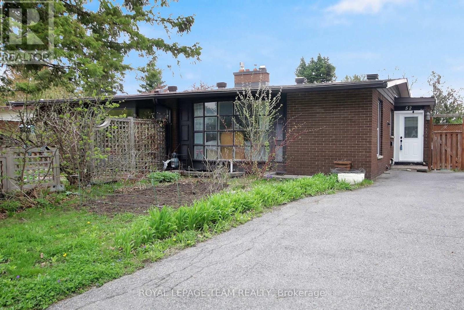 52 BOWHILL AVENUE