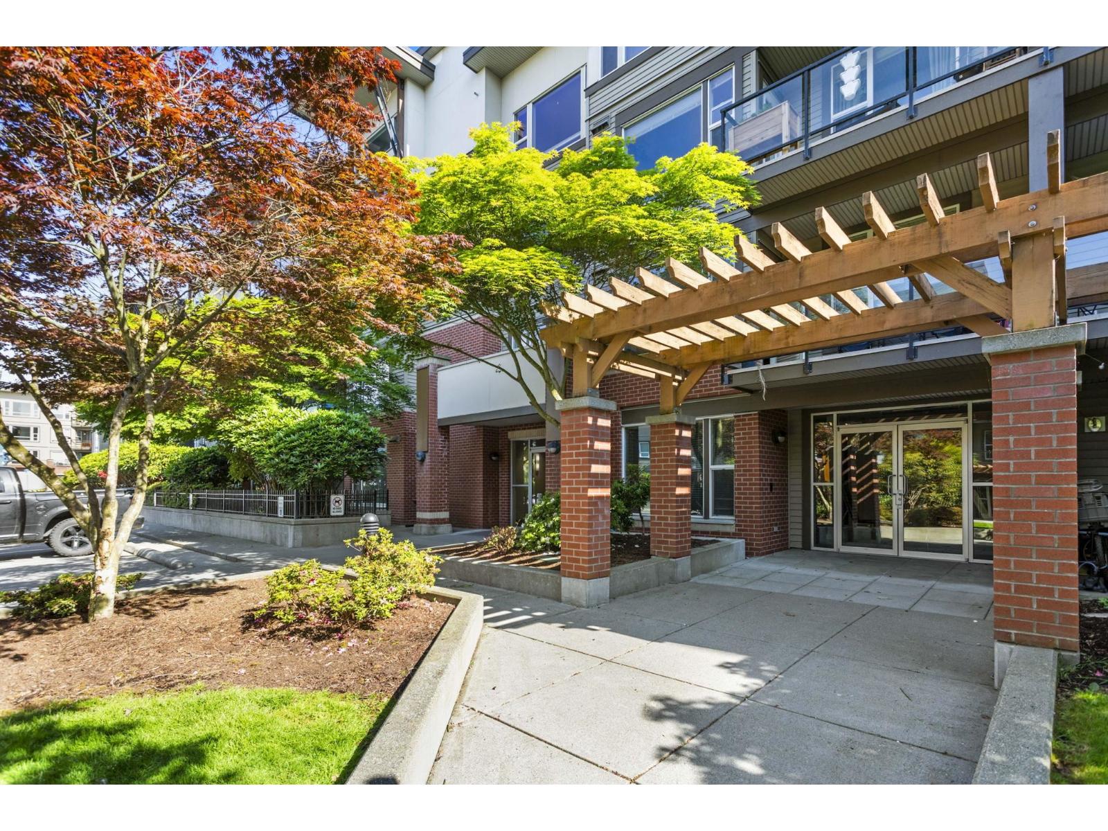 203 33539 HOLLAND AVENUE