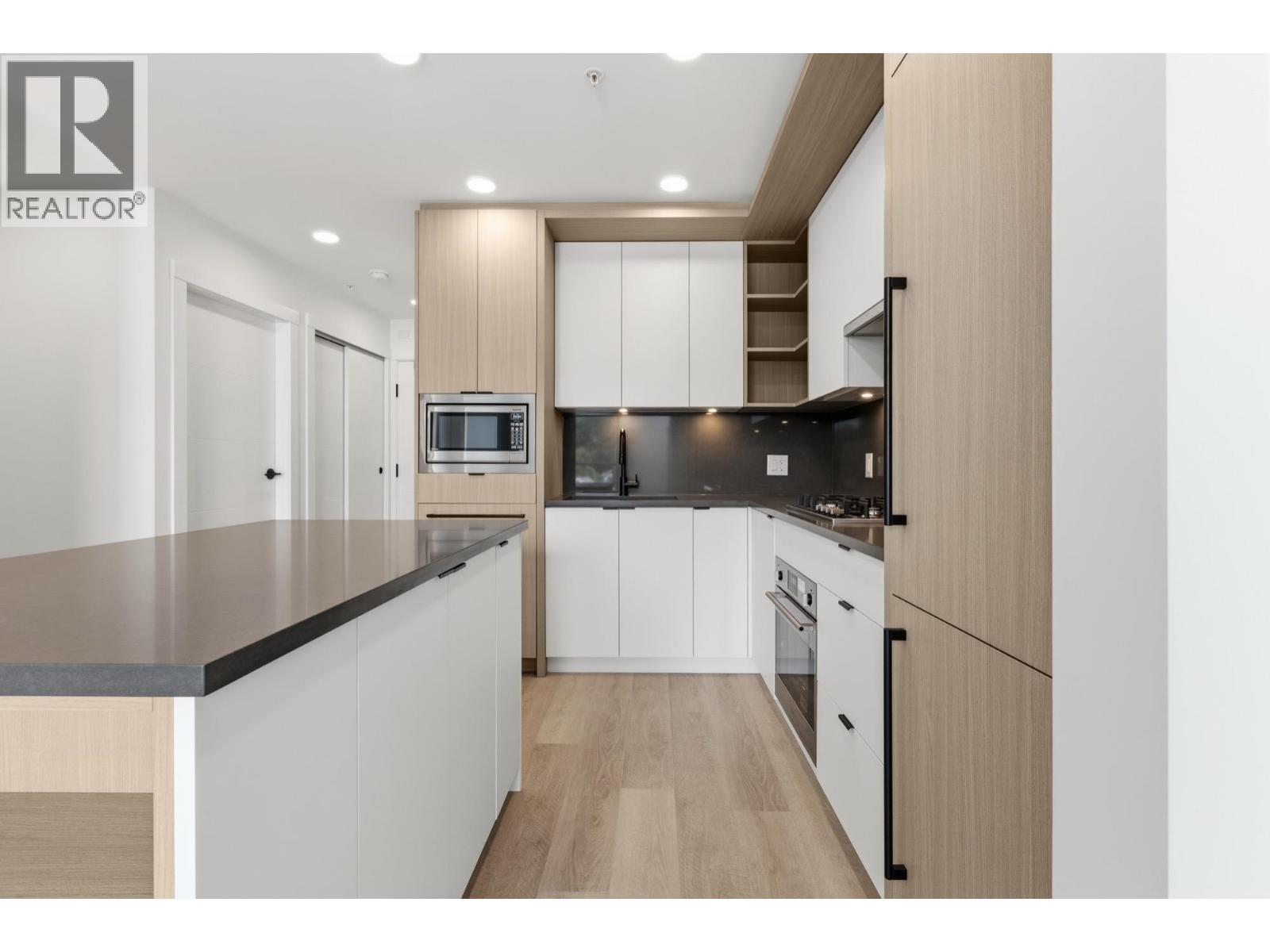 504 2268 E BROADWAY