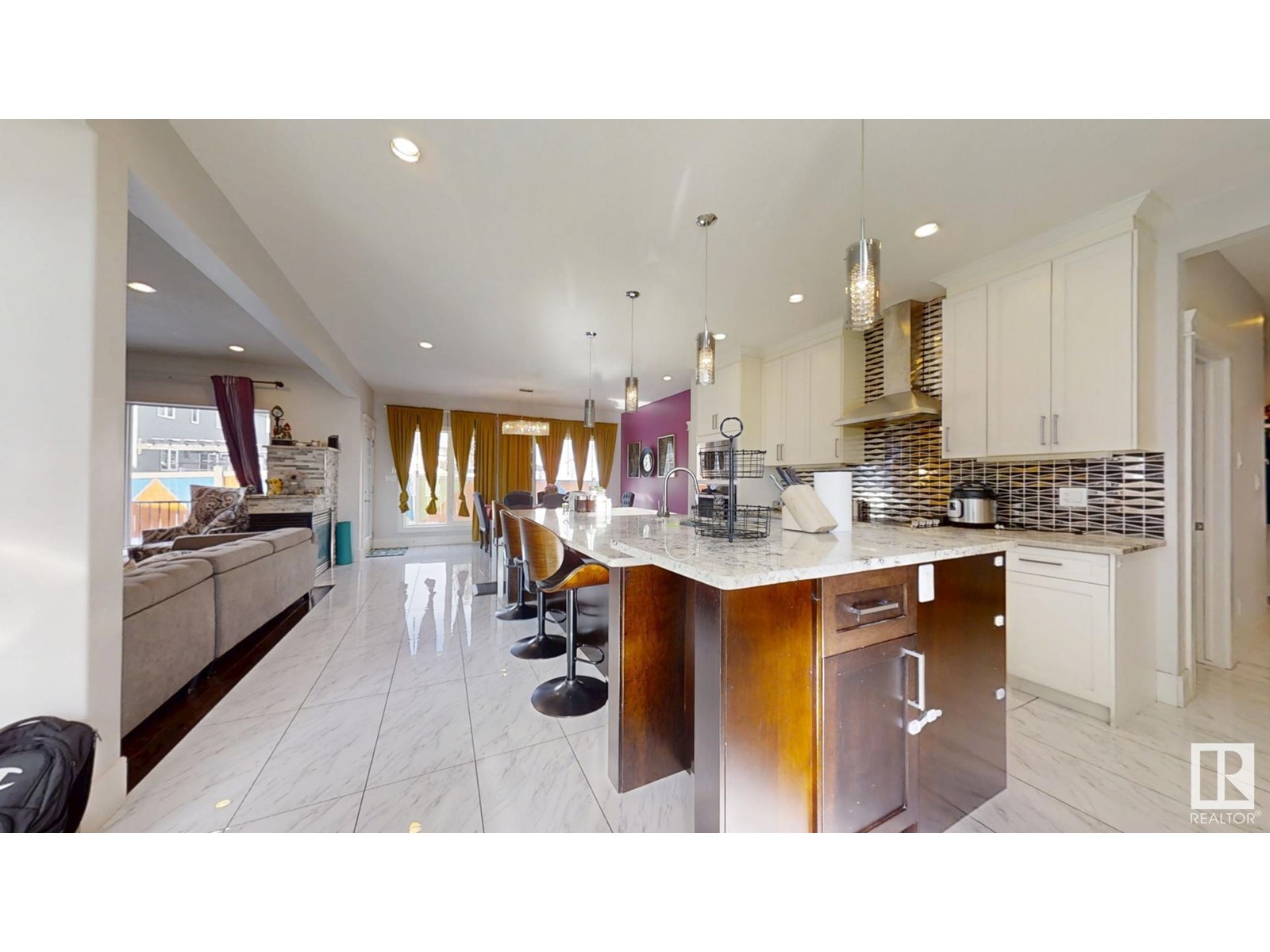 1273 ADAMSON DR SW