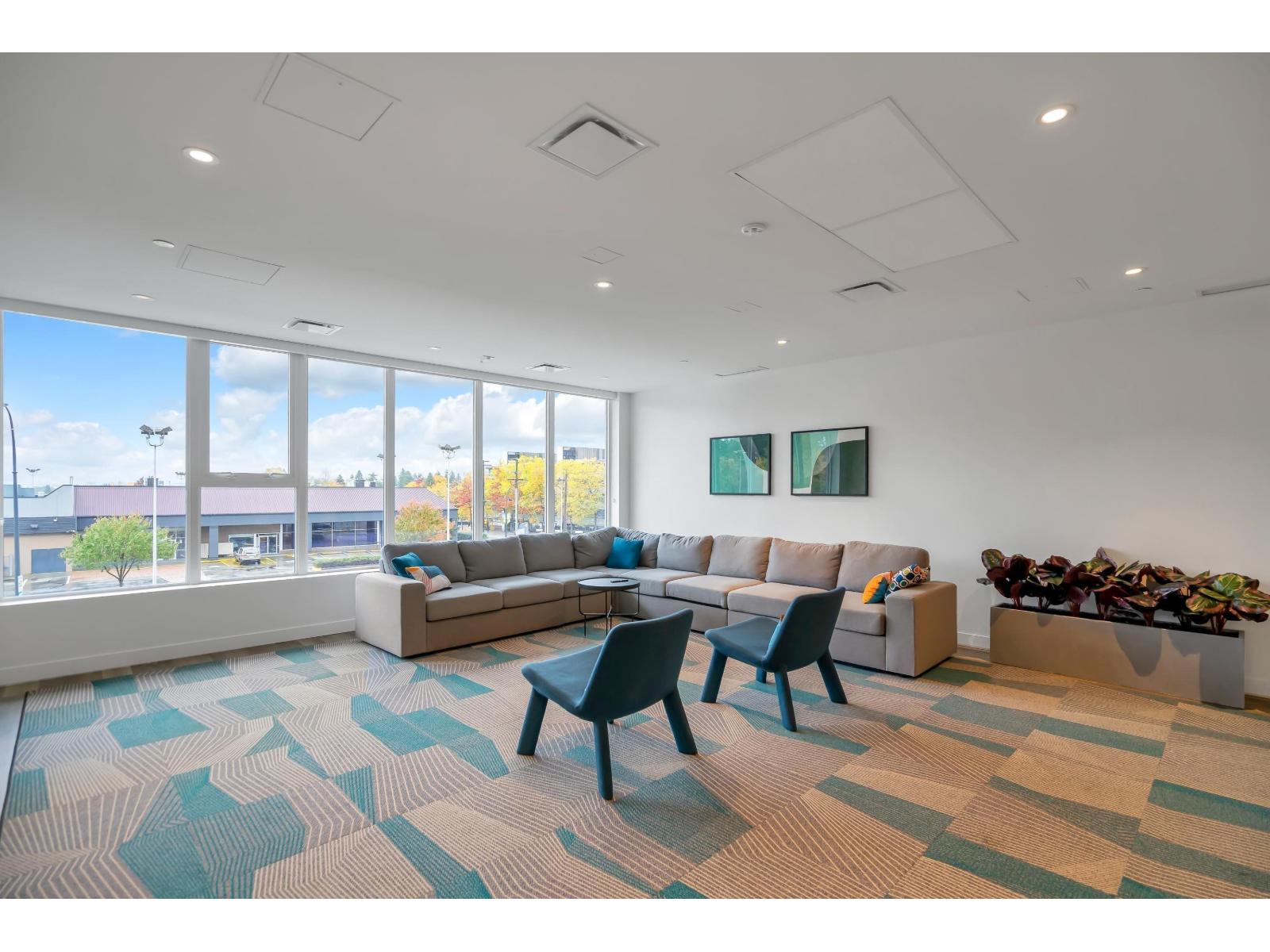 909 13615 FRASER WAY