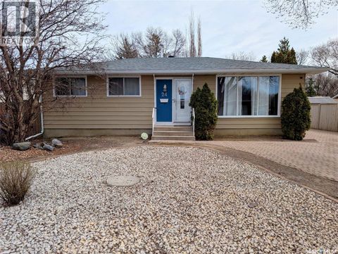 24 Dryburgh CRESCENT Regina SK S4R6R5