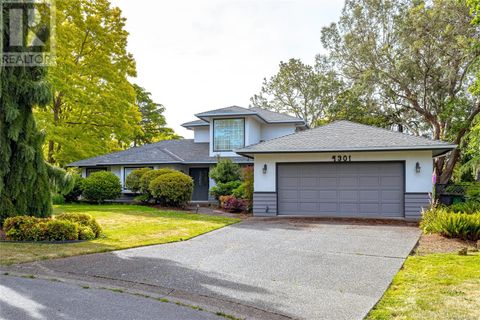 4301 Maltwood Close Saanich BC V8X5C7