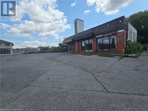 693 HAMILTON Road London ON N5Z1T5