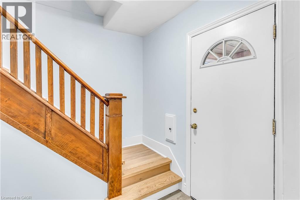 392 S VICTORIA Street S