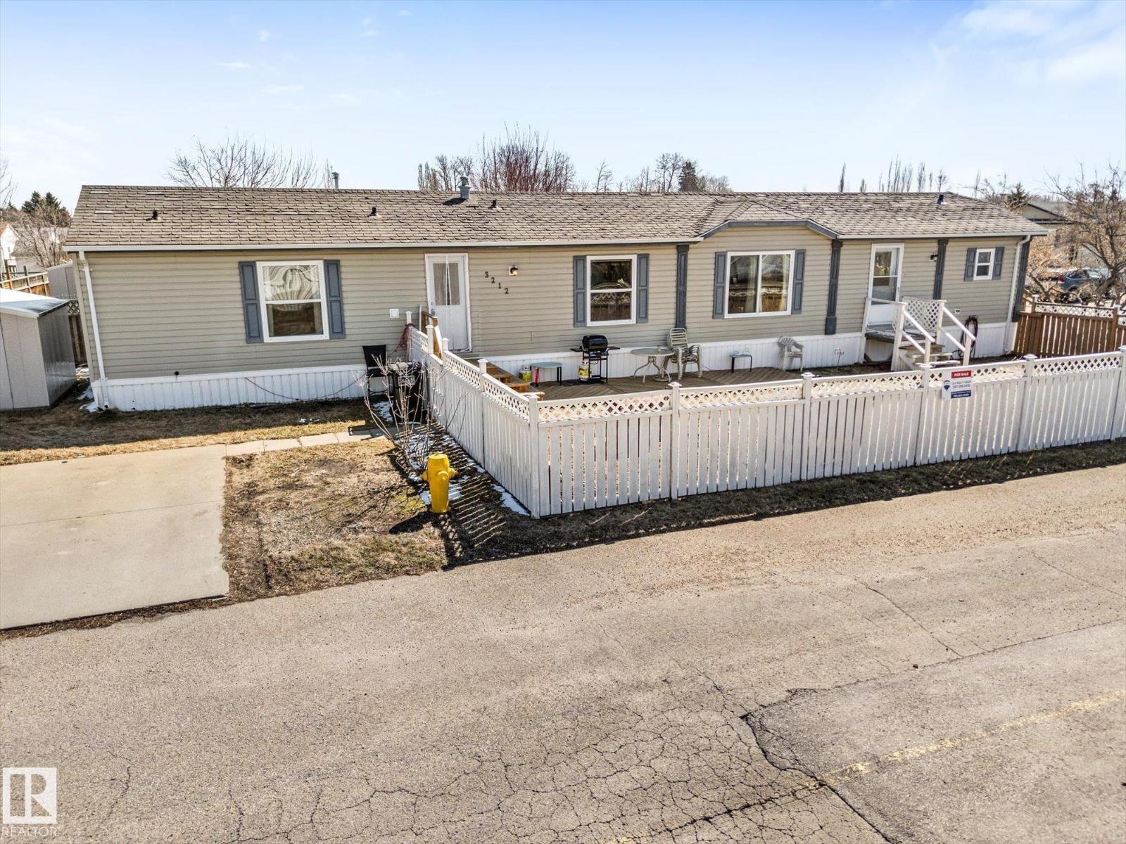 3212 Lakewood CL NW