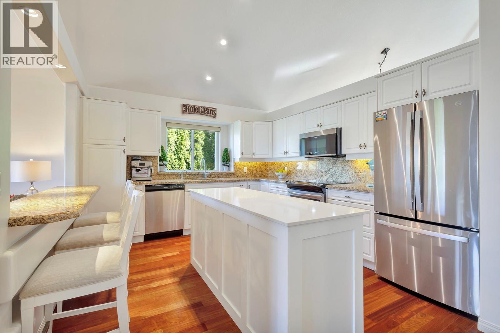 3482 Ridge Boulevard