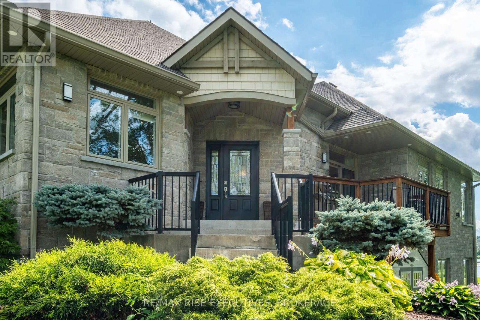 474 DUNDAS STREET