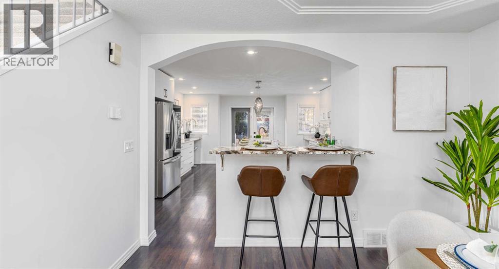 5503 Strathcona Hill SW