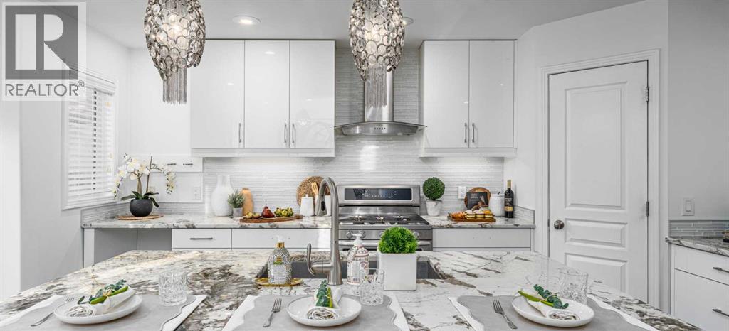 5503 Strathcona Hill SW