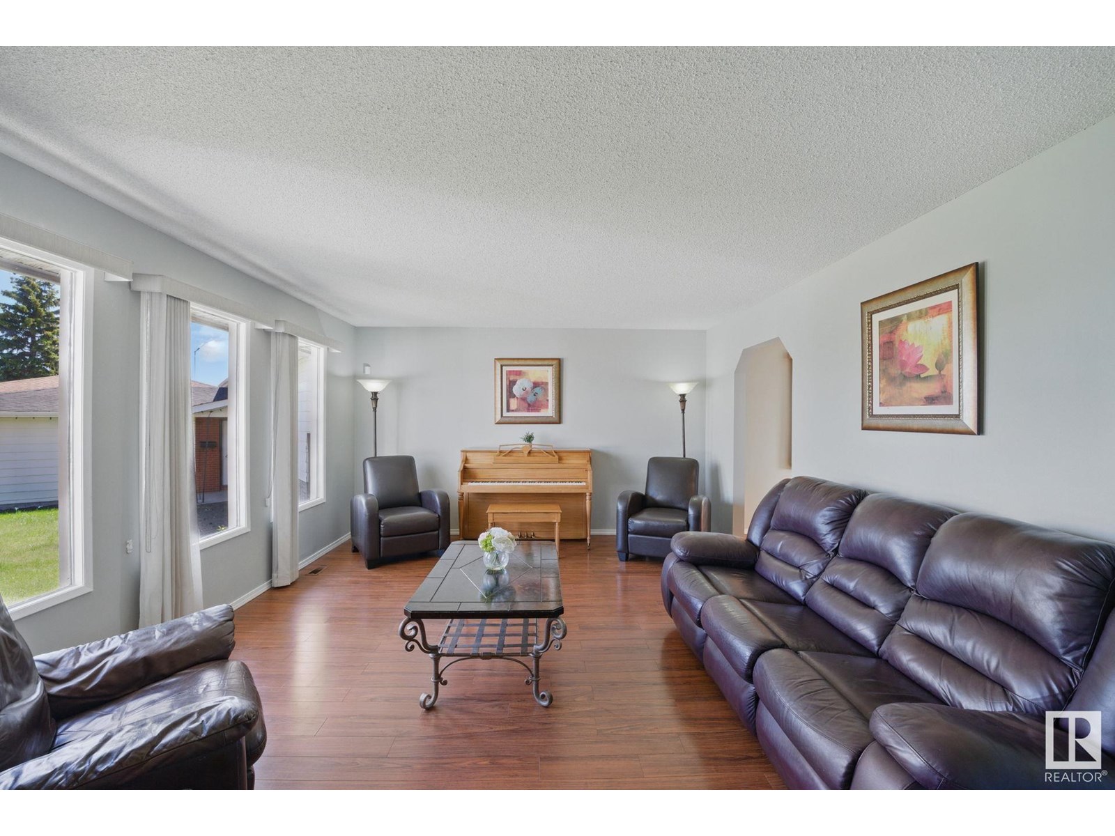 4336 74 ST NW