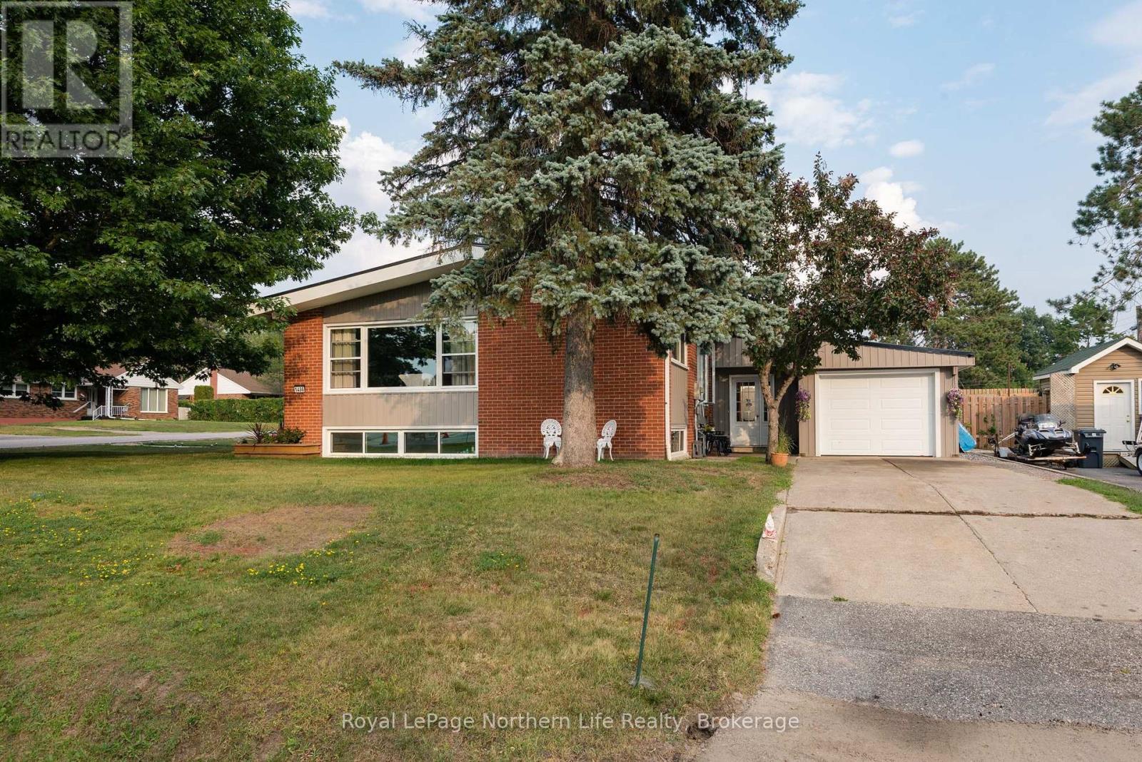 1498 PINEGROVE CRESCENT