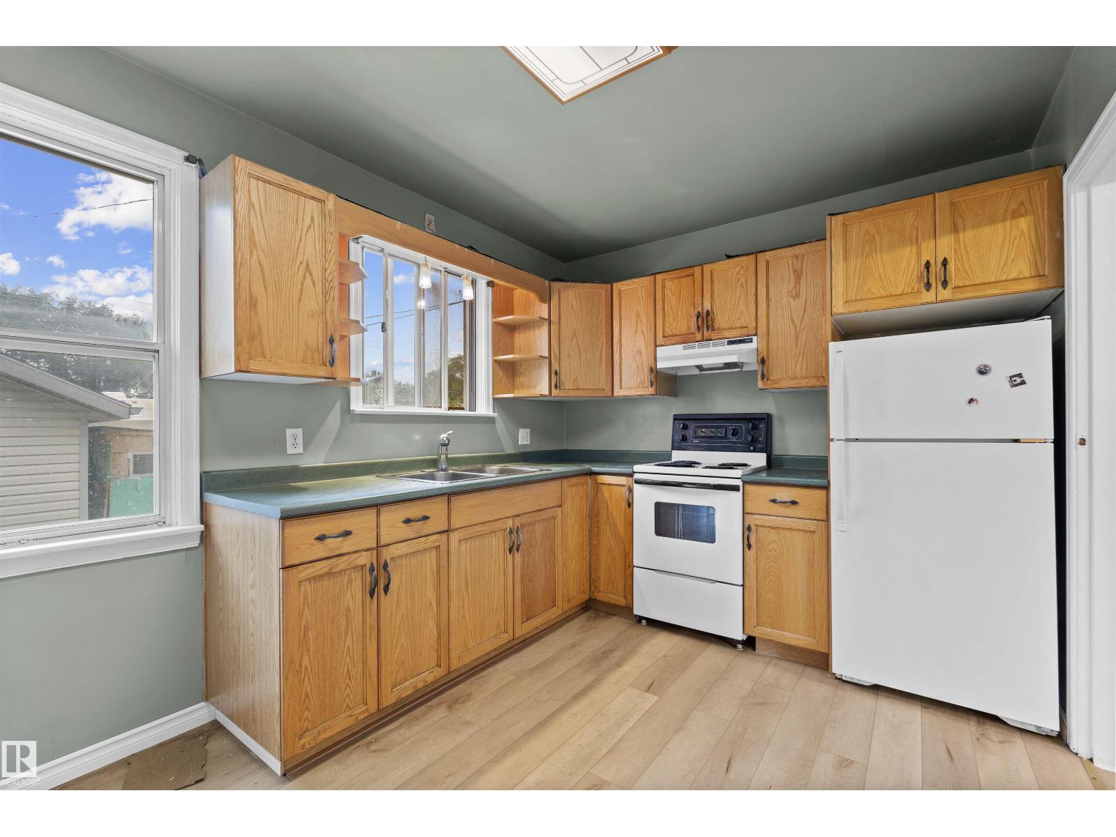 9268 85 ST NW