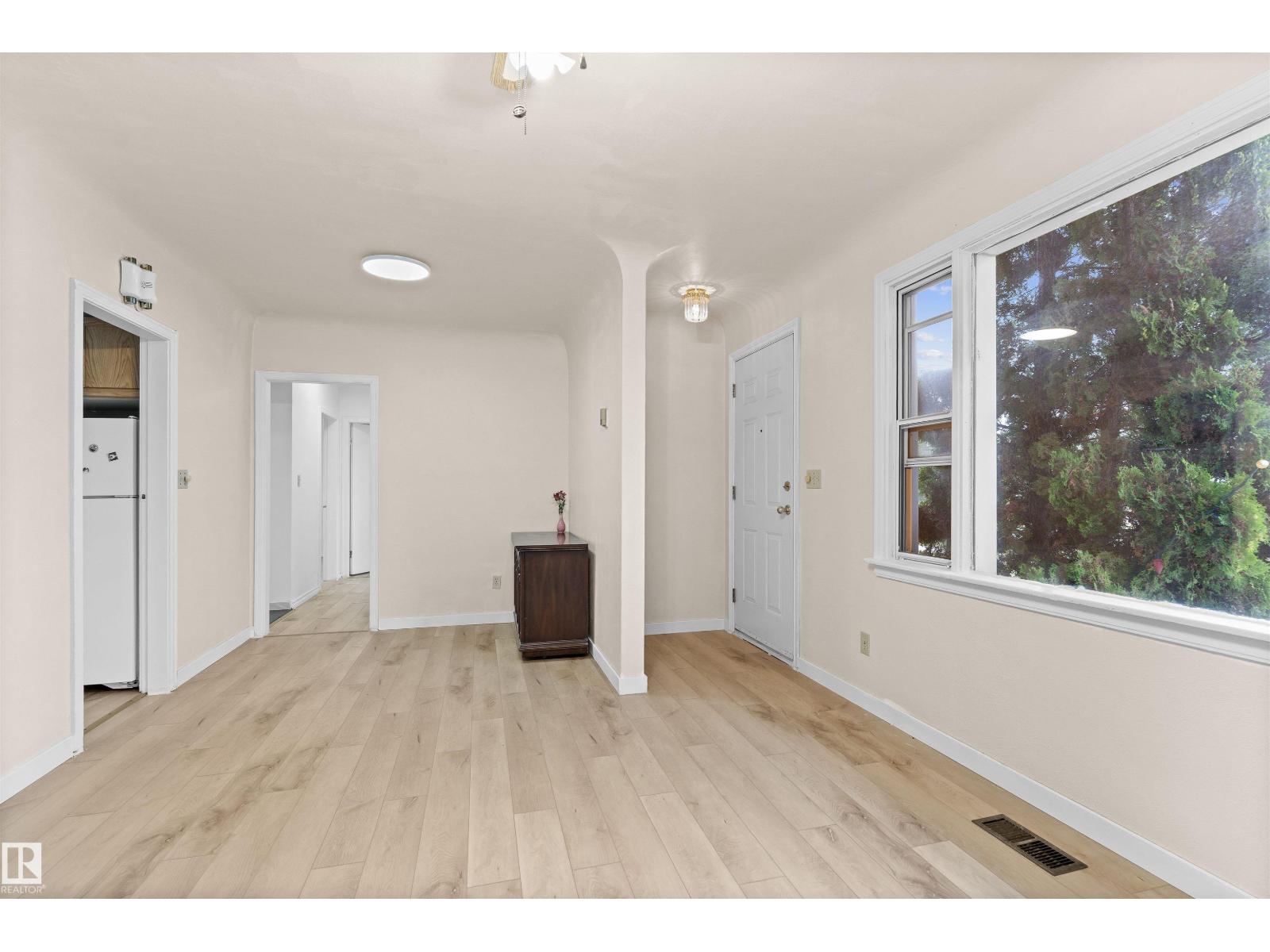 9268 85 ST NW