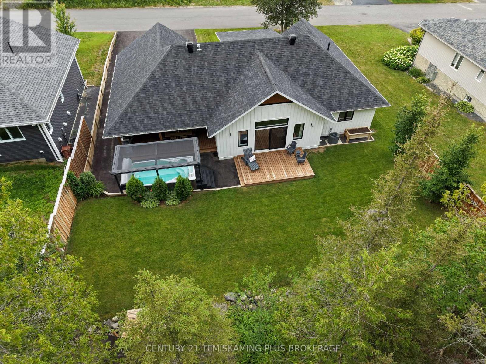 273 COSMAN CRESCENT