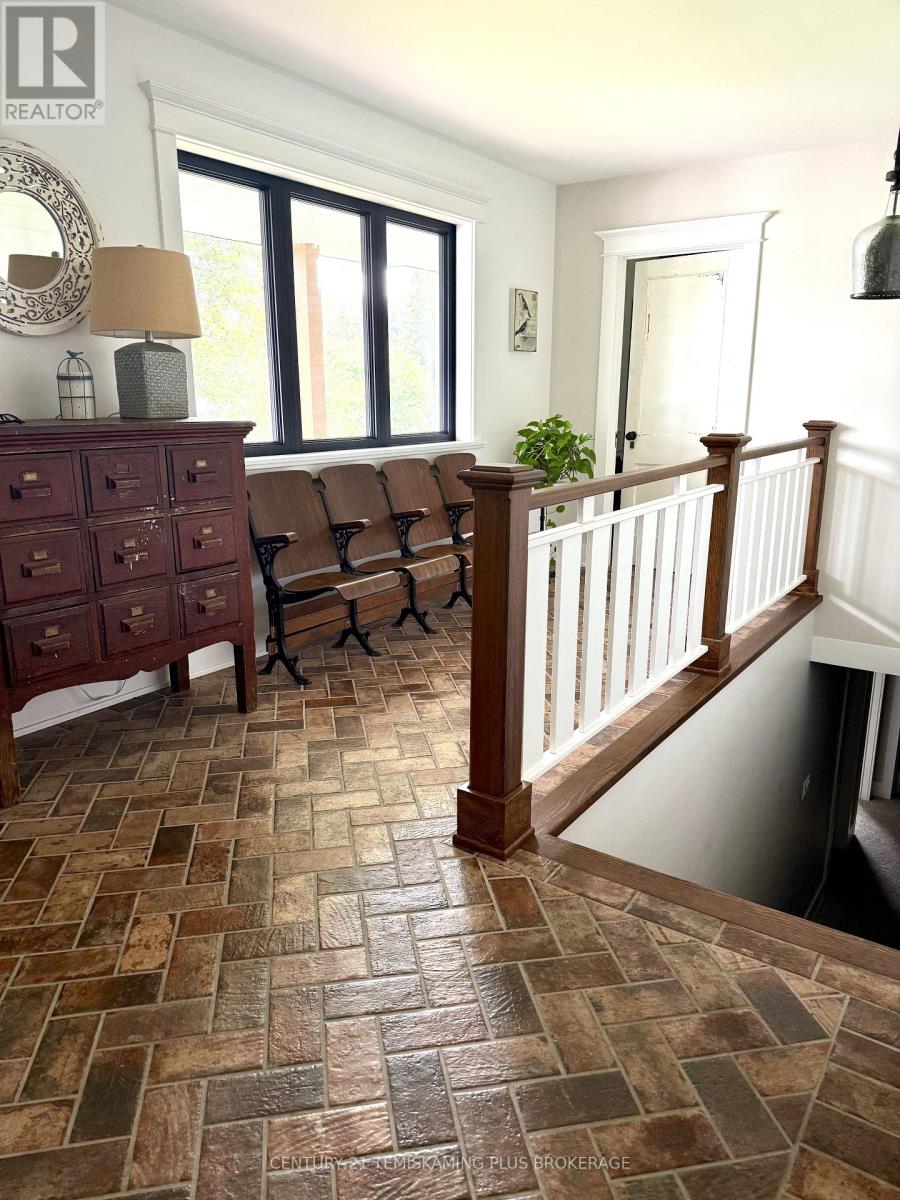 273 COSMAN CRESCENT
