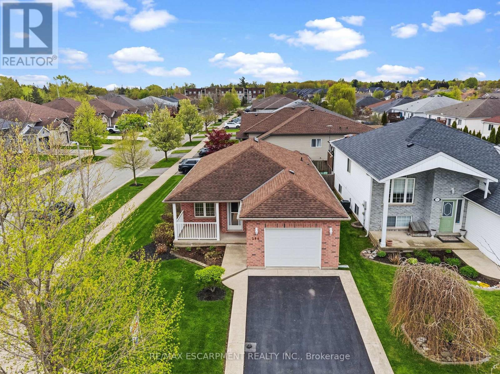 Photo 1 of 50 — 296 AUTUMN CRESCENT, Welland (West Welland), ON L3C7K1
